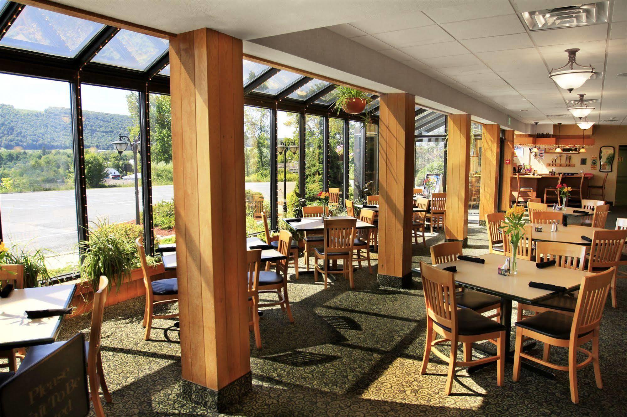 The Inn At Cobleskill Εξωτερικό φωτογραφία